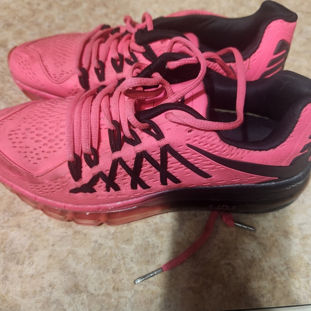 Nike Women's Pink and Black Athletic Sneakers